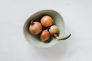 Apply onion juice treatment. (Image via Pexels/Karolina Grabowska)